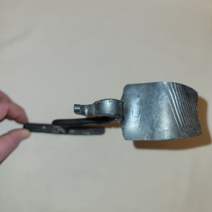 hand forged dutch oven lid lifter-bottom