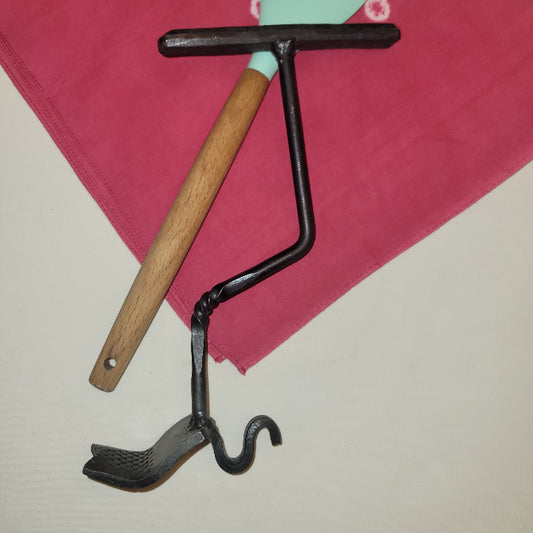 hand forged dutch oven lid lifter