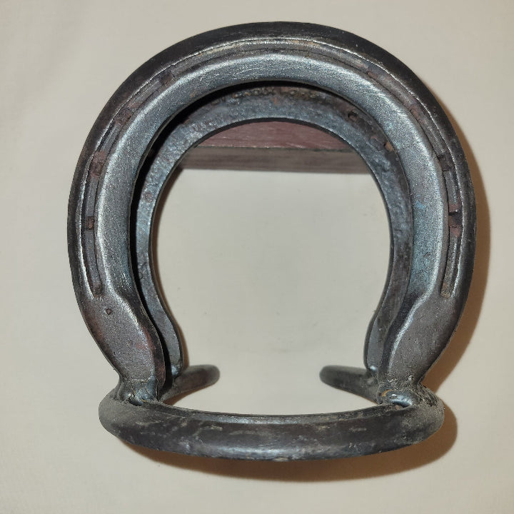 horseshoe napkin holder-front